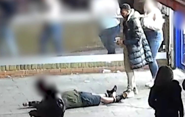 Shocking moment punter knocks out man outside Catford boozer